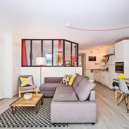 Guestready - City Center With Terrace And Private Parking Daire *