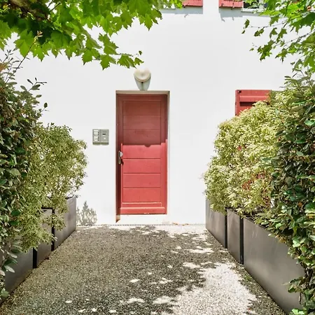 Guestready - City Center With Terrace And Private Parking Daire *